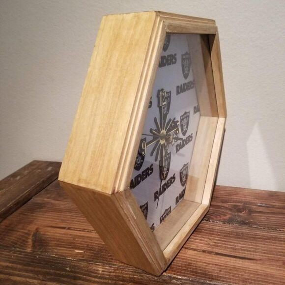 LAS VEGAS RAIDERS CLOCK MAN CAVE SPORTS BAR - Picture 7 of 11